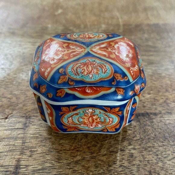 Tiny Imari hand painted trinket box Limoges style 2” - Picture 1 of 5